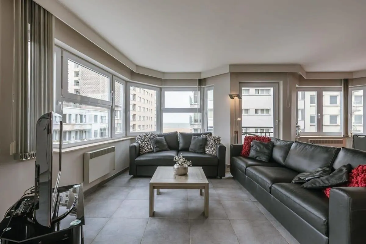 Apartment With Lateral Sea View & Private Parking Ostend