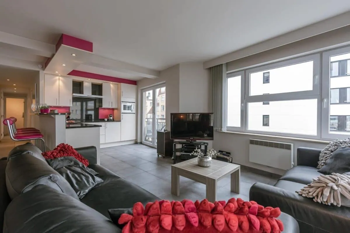 Apartment With Lateral Sea View & Private Parking Ostend