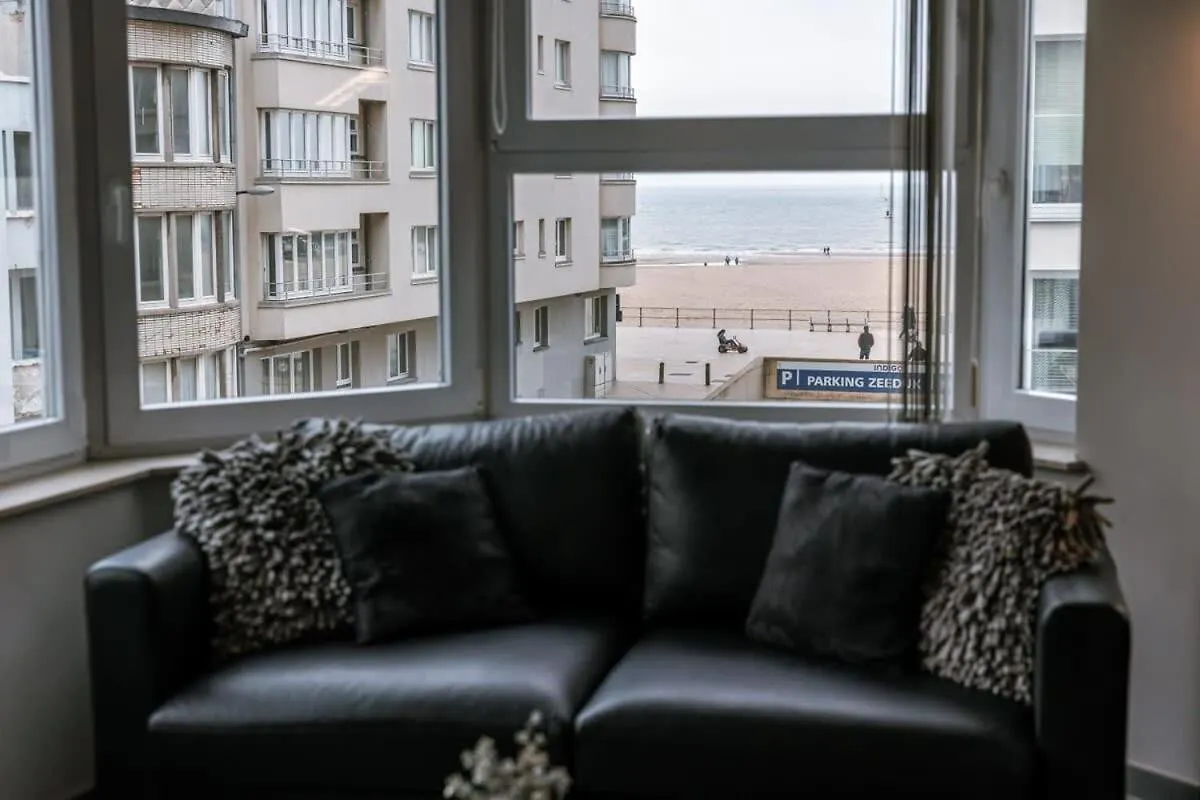 Apartment With Lateral Sea View & Private Parking Ostend